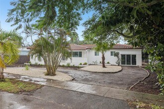 2550 Adams St in Hollywood, FL - Building Photo - Building Photo