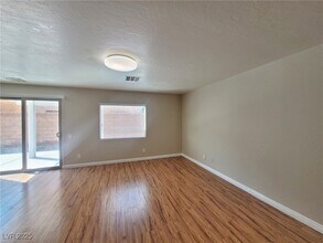 8987 W Agate Ave in Las Vegas, NV - Building Photo - Building Photo