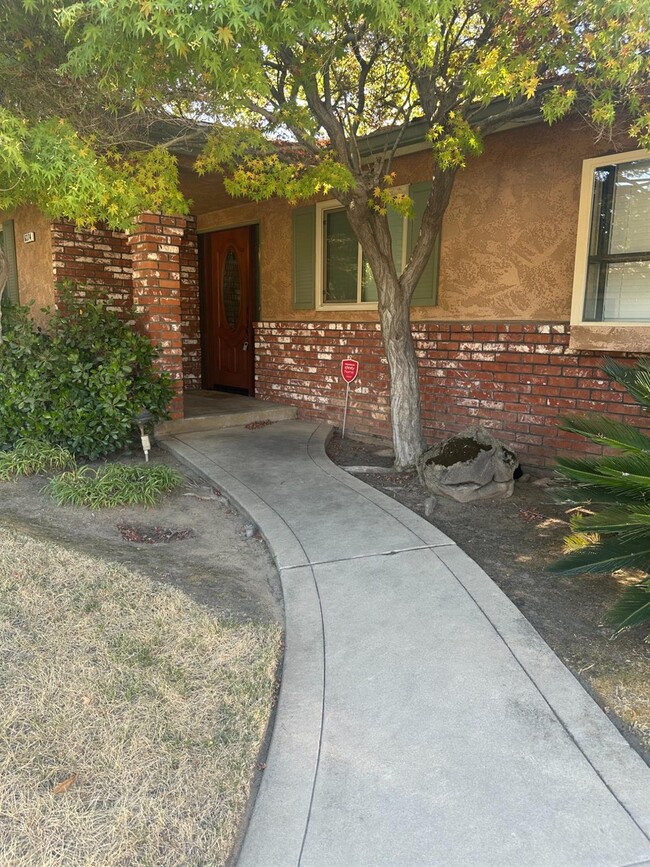 property at 6374 N 6th St