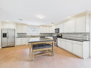 136 Dow Ave in Mineola, NY - Building Photo - Building Photo