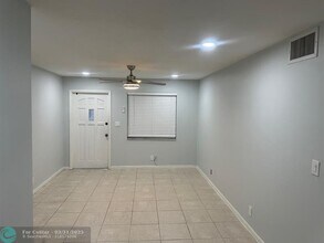 7541 NW 44th Ct in Coral Springs, FL - Building Photo - Building Photo