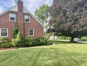 160 Wolcott St in Bristol, CT - Building Photo - Building Photo