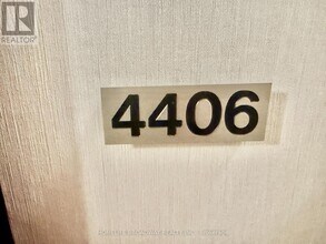 33 Charles St E in Toronto, ON - Building Photo - Building Photo