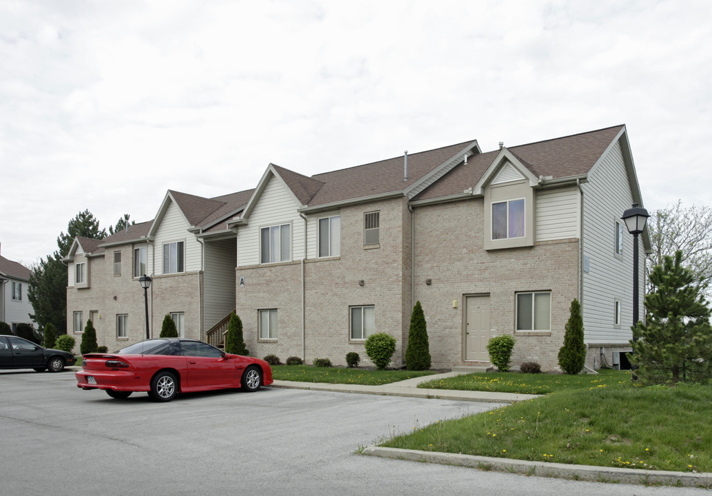 Hillsdale Apartments in Bowling Green, OH - Building Photo