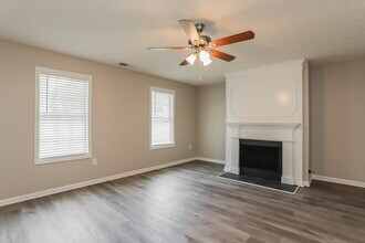 733 Sinclair Way in Jonesboro, GA - Foto de edificio - Building Photo