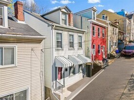 39 Welsh Way in Pittsburgh, PA - Building Photo