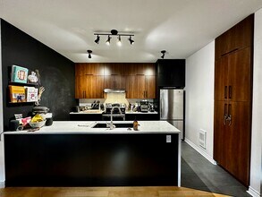 1713 Cuvillier Rue in Montréal, QC - Building Photo - Building Photo