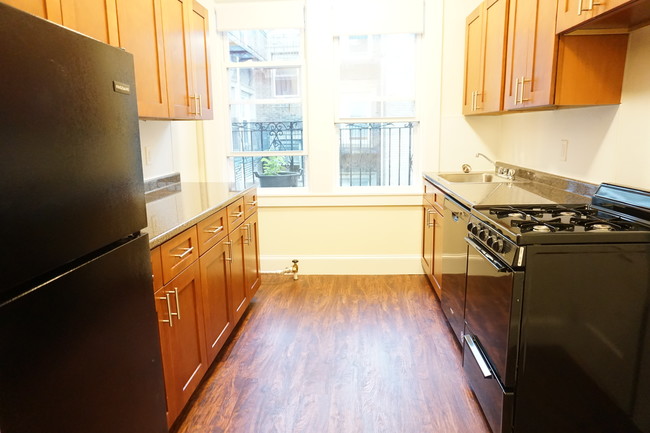 1630 Commonwealth Avenue in Boston, MA - Foto de edificio - Building Photo