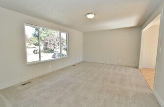8365 Wyndham Ln in Boise, ID - Building Photo - Building Photo
