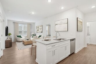 Ben Hill Flats in Atlanta, GA - Foto de edificio - Building Photo