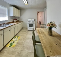 902 Potomac in San Antonio, TX - Building Photo - Building Photo