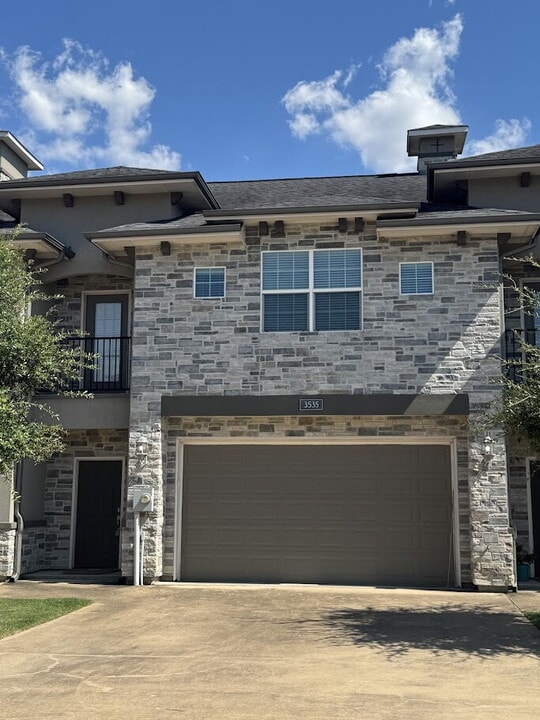 3535 Summerway Dr in College Station, TX - Foto de edificio