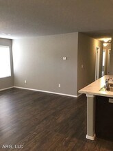 231 N Broadway Dr in Farmington, AR - Foto de edificio - Building Photo