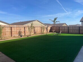 42 Blueberry Ln in Merced, CA - Building Photo - Building Photo