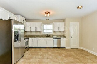 758 Cavalier Dr in Clarksville, TN - Building Photo - Building Photo