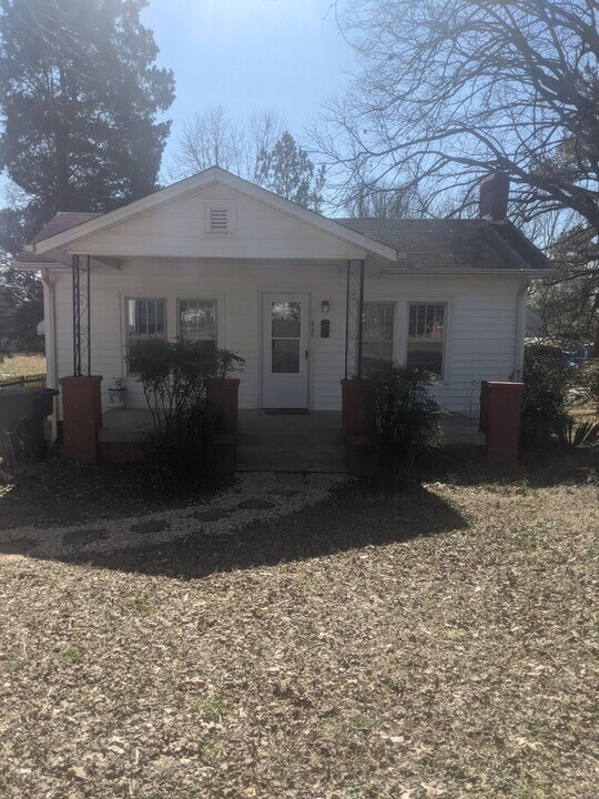 620 Providence Rd in Graham, NC - Building Photo
