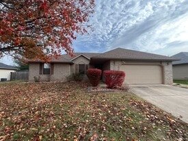 906 Zed Tennis St in Nixa, MO - Building Photo