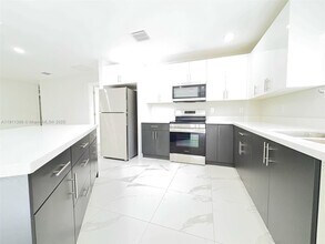 2518 NW 9th Pl in Fort Lauderdale, FL - Building Photo - Building Photo