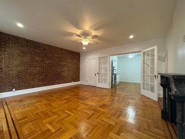 445 Monmouth St in Jersey City, NJ - Foto de edificio - Building Photo