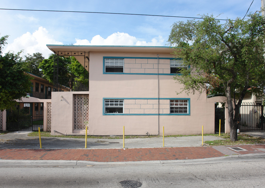 142 SW 17th Ave in Miami, FL - Building Photo