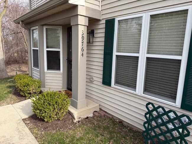 property at 39764 N Tee Side Ct