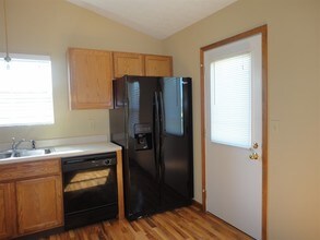 535 Virginia St in Ashville, OH - Foto de edificio - Building Photo