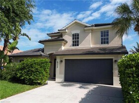 6772 Southern Oak Ct in Naples, FL - Building Photo