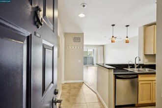 6400 Christie Ave in Emeryville, CA - Building Photo - Building Photo