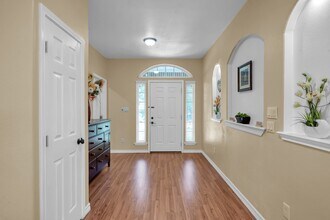 157 April Waters Dr W in Montgomery, TX - Building Photo - Building Photo