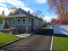 11 47th St in Islip, NY - Building Photo