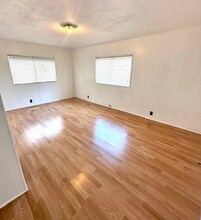 62 Erickson Ave in Shady Cove, OR - Building Photo - Building Photo