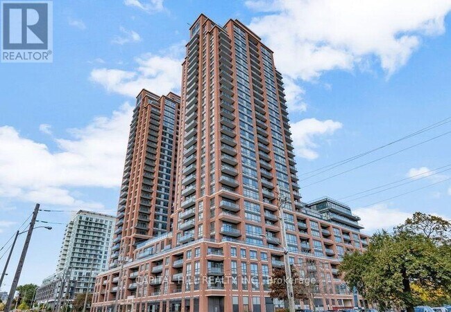 3270 Sheppard Ave E in Toronto, ON - Building Photo - Building Photo