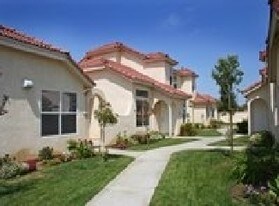 Lotus Villas in Bakersfield, CA - Building Photo