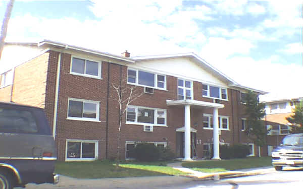 10137 Hartford Ct in Schiller Park, IL - Foto de edificio