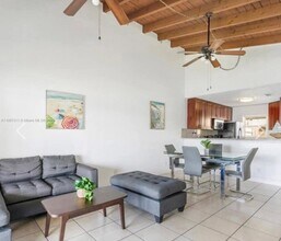 2423 SW 58th Manor in Fort Lauderdale, FL - Building Photo - Building Photo