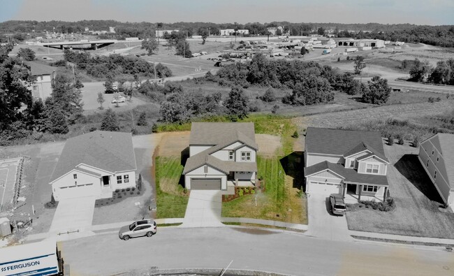 1910 Hildebrand Ln in Columbia, TN - Building Photo - Building Photo