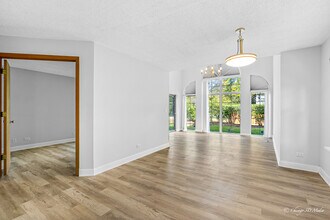 522 W Happfield Dr in Arlington Heights, IL - Building Photo - Building Photo