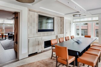 100 Lovejoy Wharf in Boston, MA - Foto de edificio - Building Photo