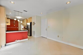 10201 NW 57th Terrace in Doral, FL - Building Photo - Building Photo
