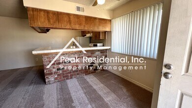 2912 Norcade Cir in Sacramento, CA - Building Photo - Building Photo