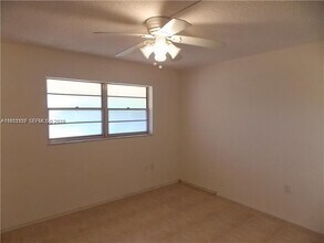 3551 NE 169th St in North Miami Beach, FL - Building Photo - Building Photo