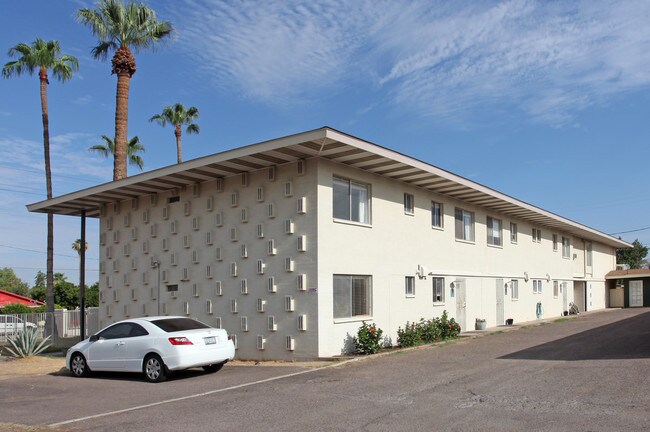 MODERN UPTOWN APARTMENTS in Phoenix, AZ - Building Photo - Building Photo