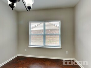 616 Fredericksburg Dr, Unit E101 in Gallatin, TN - Foto de edificio - Building Photo