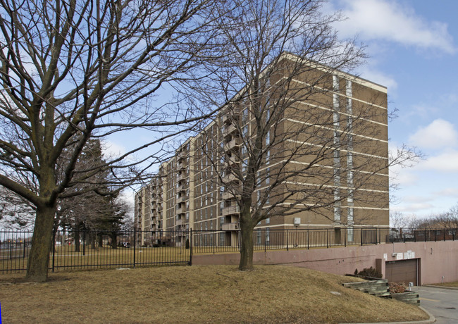 Butt Naeem in Toronto, ON - Building Photo - Primary Photo