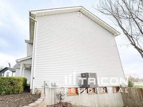 4 Sapphire Ct in O'Fallon, MO - Foto de edificio - Building Photo