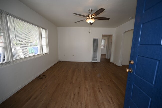 1609 Diamond St in San Diego, CA - Building Photo - Building Photo
