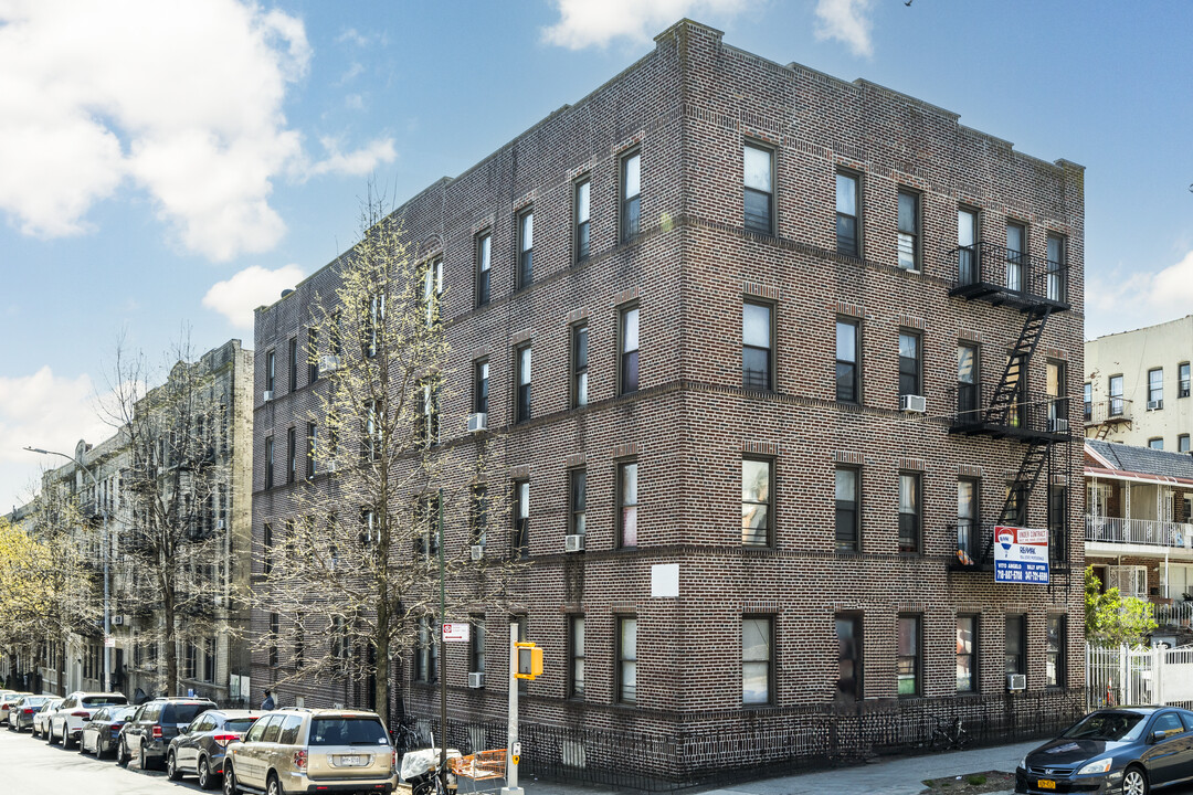 902 42nd St in Brooklyn, NY - Building Photo