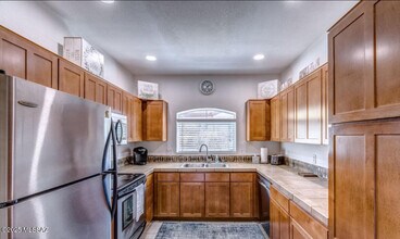 7050 E Sunrise Dr in Tucson, AZ - Building Photo - Building Photo