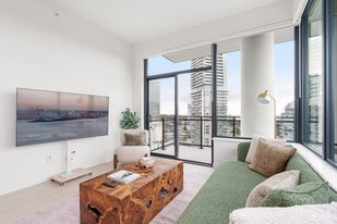 626 Claremont St in Coquitlam, BC - Building Photo