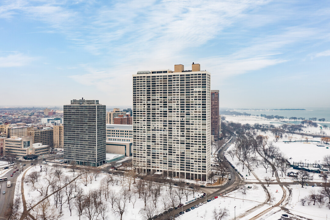 2800 N Lake Shore Dr in Chicago, IL - Foto de edificio